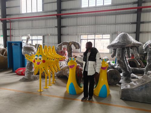 Latest company news about Representatives of the African resort contractor visited our factory's production workshop to inspect the water slide manufacturing process.