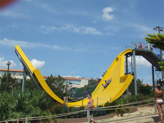 Banana Shape Water Park Slide Multicolour 12 Meters Pendulum Water Slide