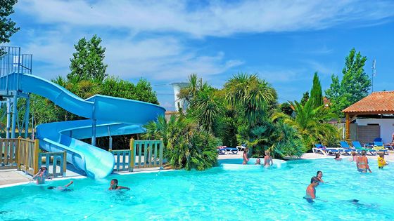 Commercial Swimming Pool Water Play Game Fiberglass Slide 10-12mm Thickness