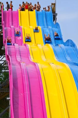 Fiberglass Water Park Slide with 5-8 Years Without Fading 1 Year Warranty and Safe Board for High Speed Family Fun